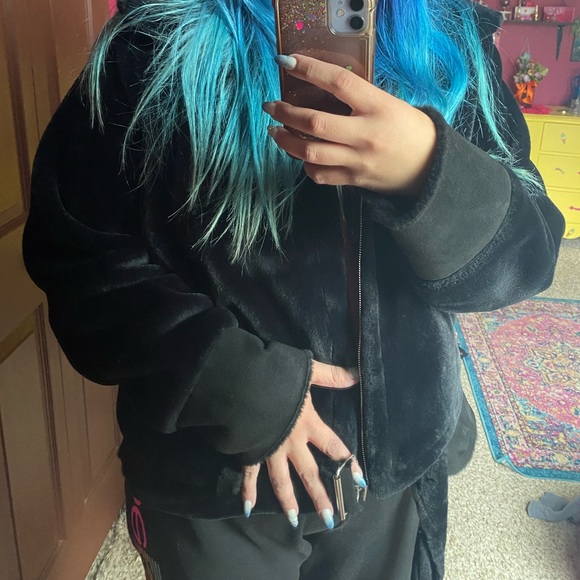 Fur coat - Picture 2 of 2